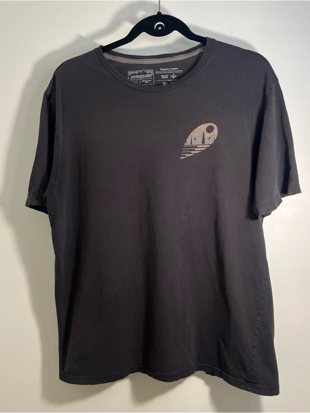 Patagonia Men's Tube View Black Graphic T-Shirt Sz Medium 100% Organic Cotton